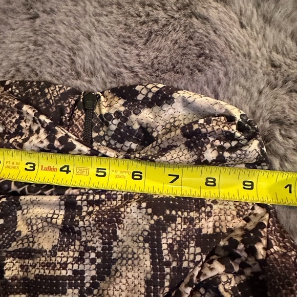 ELIE TAHARI
Snake-Print Long-Sleeve simply fabulous Blouse size M - Picture 11 of 12